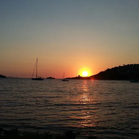Luxury Waterfront With Private Beach Διαμέρισμα